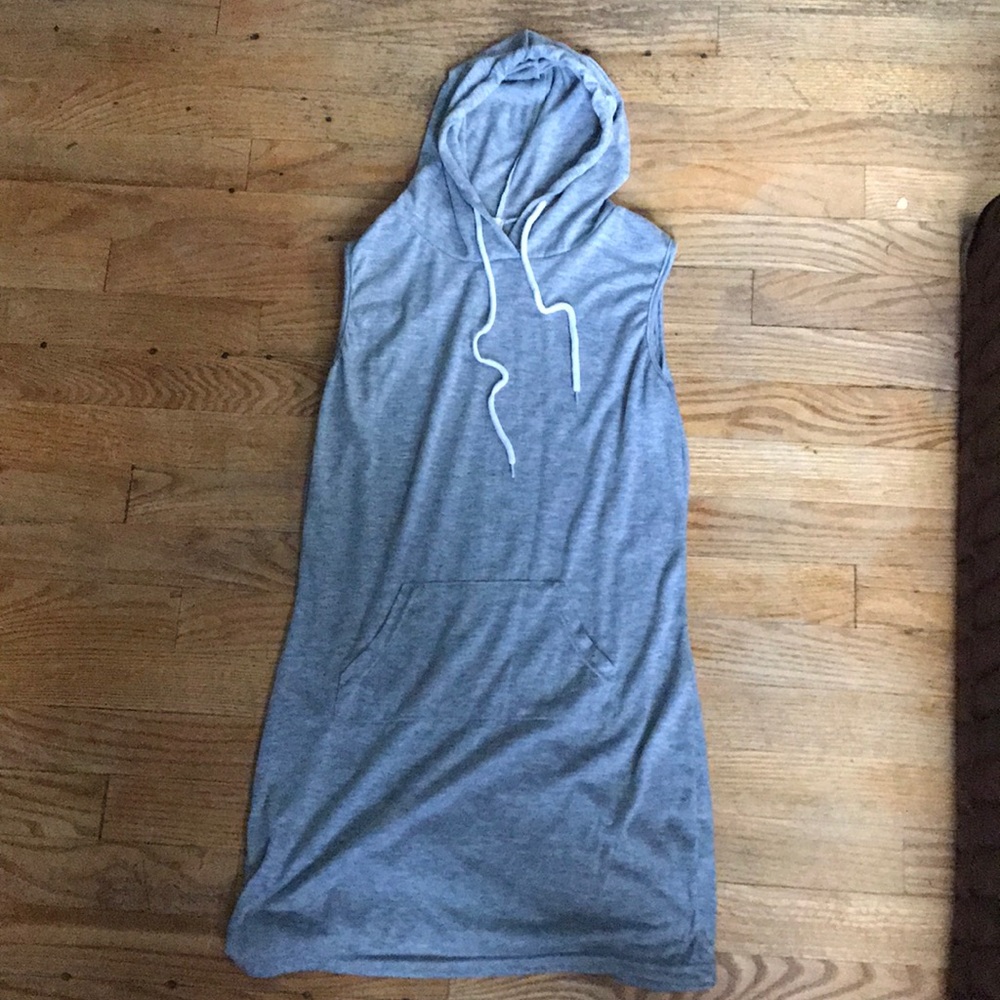 Cut off style dress with hood